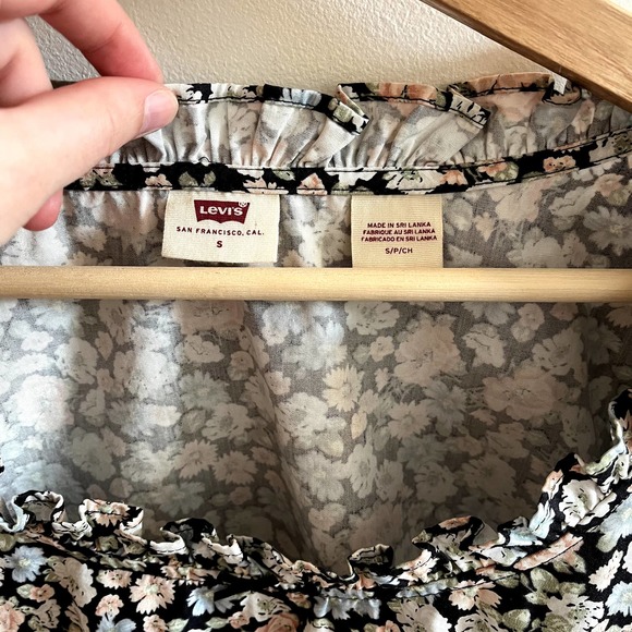 Levi's Louise Smocked Crop Top in Vanessa Floral Obsidian - Size S - Picture 7 of 12